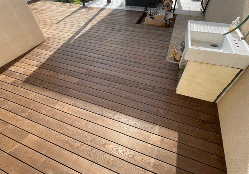 Chasseneuil-du-Poitou, création d’une terrasse en bois sur mesure avec L’Art et la Matière